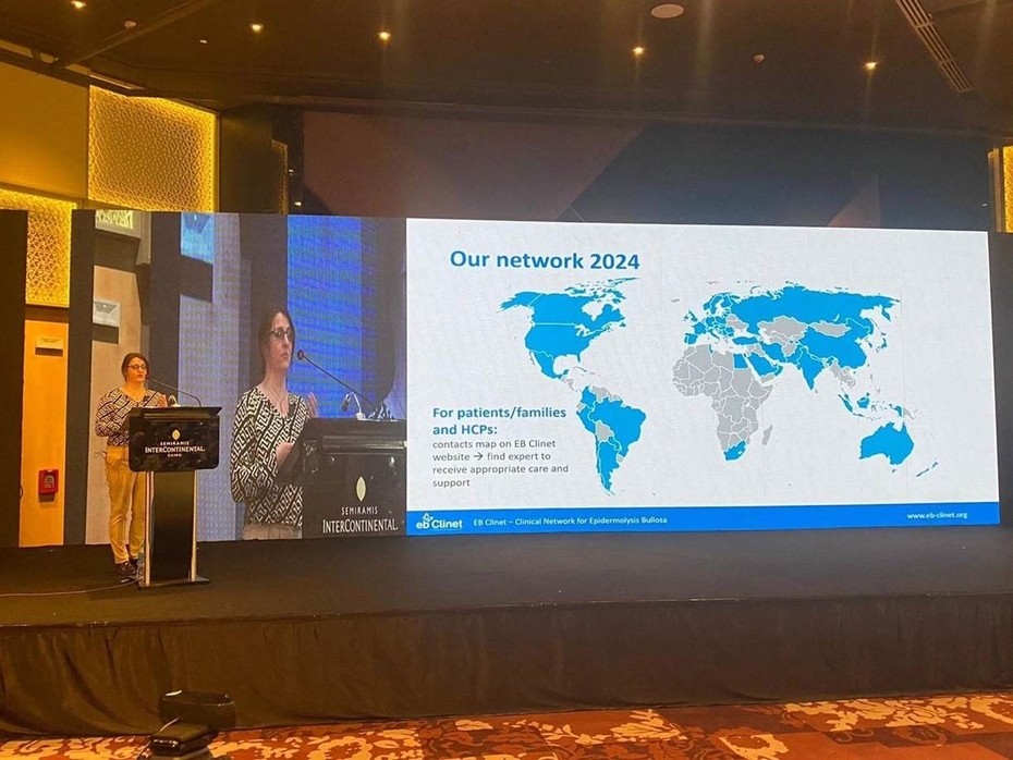 Dr Sophie Kitzmüller presenting the EB Clinet network at the EB Congress 2024 in Cairo, Egypt